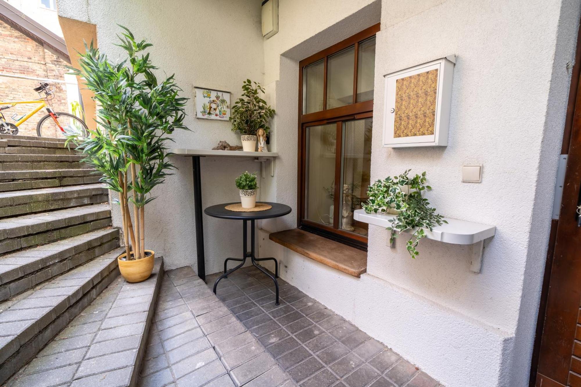 Cozy Suite With Inner Yard Vilnius Exterior photo